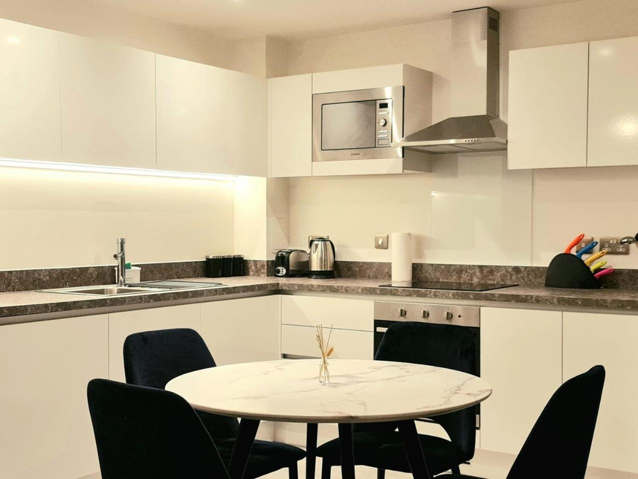 Exquisite Cosy 2-Bed Apartment In Salford Μάντσεστερ Εξωτερικό φωτογραφία